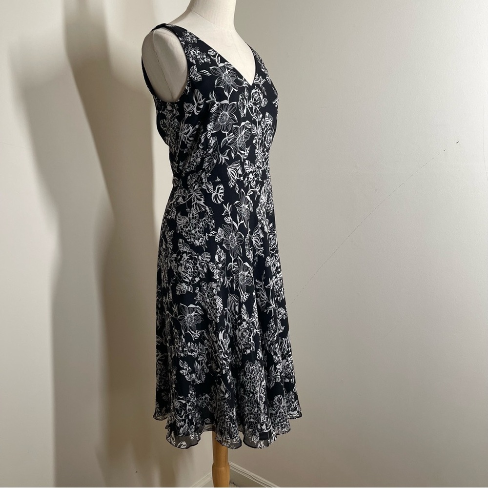 Ann Taylor LOFT 100% Silk- SZ 4 -Black White Print Sleeveless Lightweight Dress